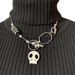 3x35$ 💀  Handmade - Skull short necklace - ruban bead fabric - black white